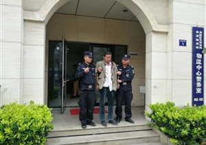 莫伸手，伸手必被抓--宗保隊員協(xié)助民警勇抓偷盜電瓶犯罪嫌疑人