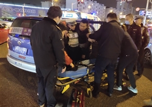 樂于助人系列報道，救助路邊病人與協(xié)助游客找到愛車
