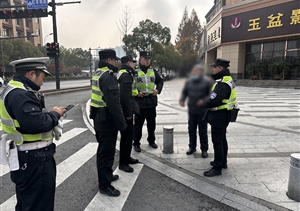 老人迷路天寒冷 員工路遇幫助暖—浙江民泰公司員工熱心幫助迷路老